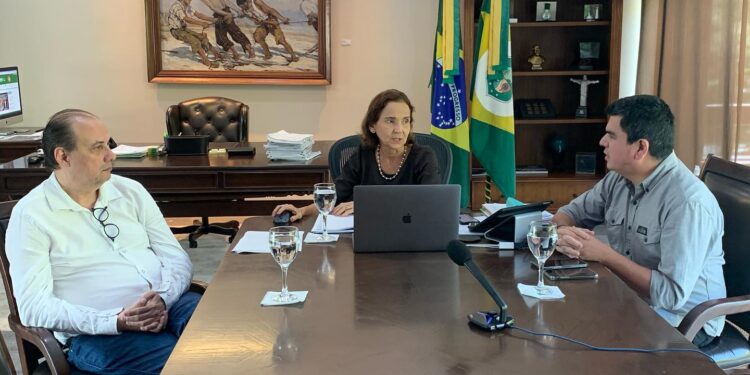 Governadora mantém opcional o uso de máscara em ambientes fechados no Ceará