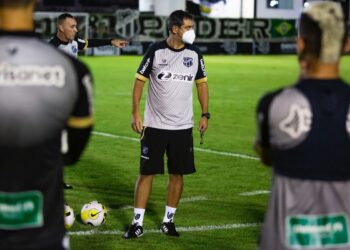 Marquinhos Santos é apresentado pelo Ceará