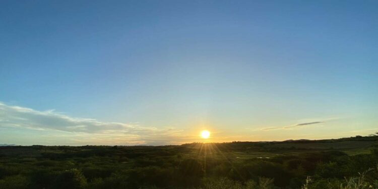 Ceará tem início de semana com previsão de poucas nuvens e chuvas pontuais