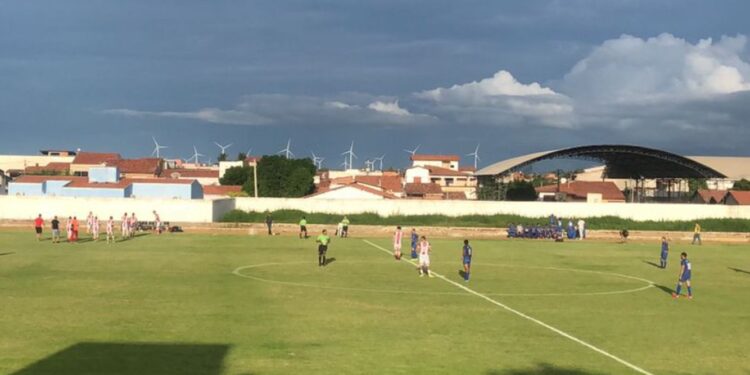 Canoa Quebrada é o segundo finalista do Campeonato Aracatiense de Futebol 2022
