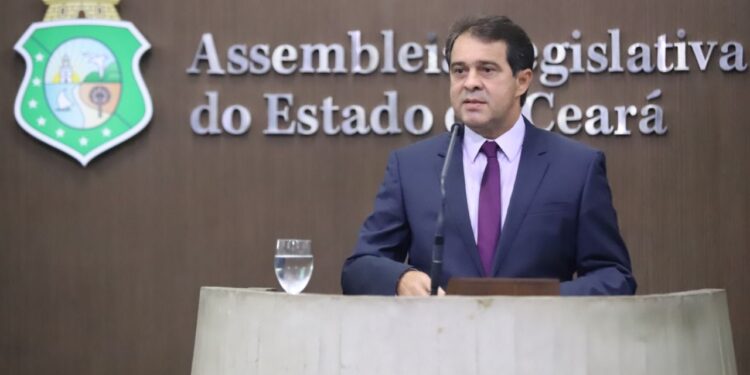 Evandro Leitão anuncia data de nomeação dos concursados da Assembleia Legislativa