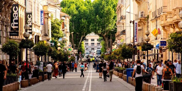 Quase metade aceita pagar mais imposto por melhor saúde e educação, aponta Datafolha