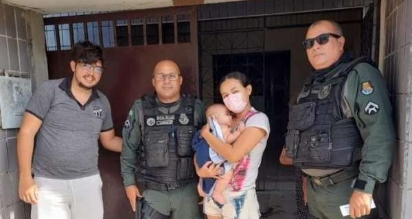 Policiais militares salvam bebê de cinco meses vítima de engasgo