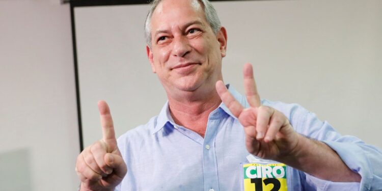 Bancada estadual cearense do PDT lança nota em apoio à pré-candidatura de Ciro Gomes