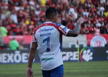 Fortaleza bate Fla no Maracanã e conquista 1ª vitória no Brasileiro