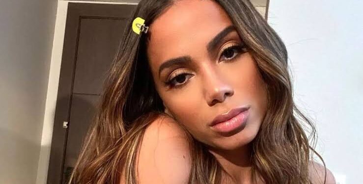 Anitta comenta ‘CPI do sertanejo’ e diz que recebeu propostas de desvio de verba