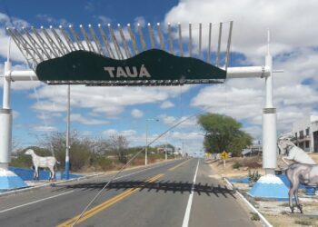 Governo do Ceará inaugura Praça da Juventude e autoriza novas obras em Tauá