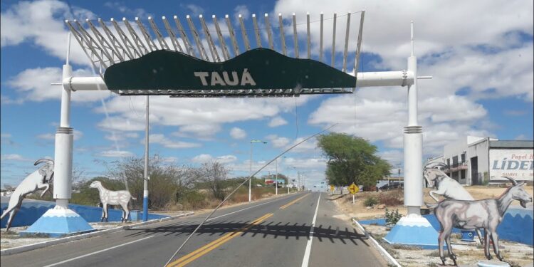 Governo do Ceará inaugura Praça da Juventude e autoriza novas obras em Tauá