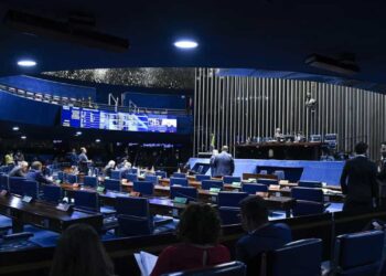 Senado aprova projeto que limita ICMS dos combustíveis