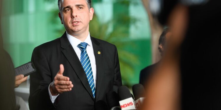 Base de Bolsonaro tenta ganhar tempo com Pacheco e aposta em ‘guerra de CPIs’