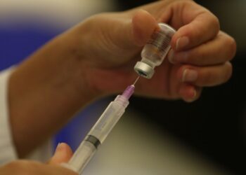 Estudo avalia eficácia de doses menores para reforço contra covid-19