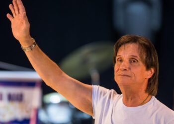 Roberto Carlos sobre o ‘Cala a boca!’ para fã: ‘Saiu sem querer’