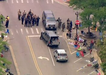 Tiros em desfile do 4 de Julho deixam ao menos 6 mortos nos EUA