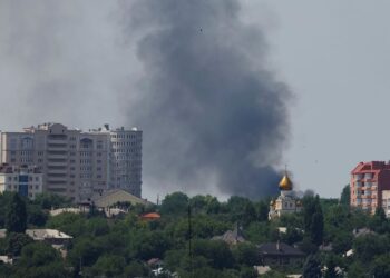 Forças russas cercam cidade ucraniana de Sieversk