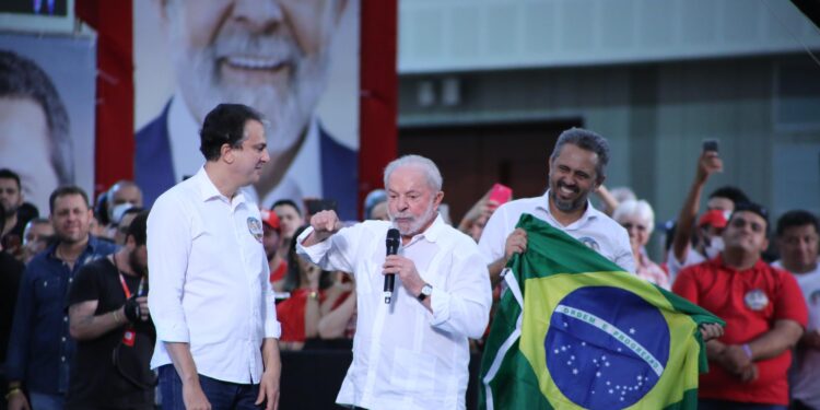 Com a presença de Lula, convenção estadual do PT no Ceará oficializa candidaturas de Camilo e Elmano