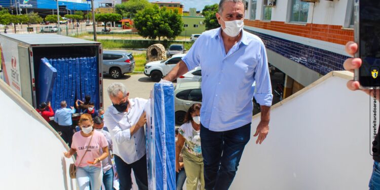 Aracati recebe doação de 74 novos colchões da Zenir para o HMED e o Santa Luísa de Marillac