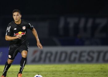 Renan, zagueiro do Bragantino, é preso após acidente com morte