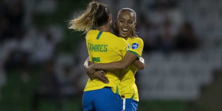Após cortes, Adriana brilha na Copa América, na Colômbia