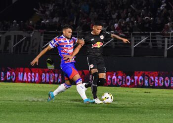 Bragantino marca no último minuto e vence Fortaleza