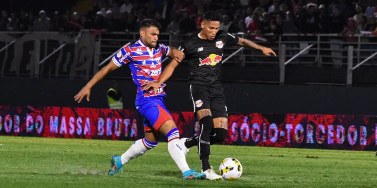 Bragantino marca no último minuto e vence Fortaleza