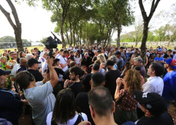 Congresso repudia violência política, e reação de Bolsonaro expõe divergências na campanha