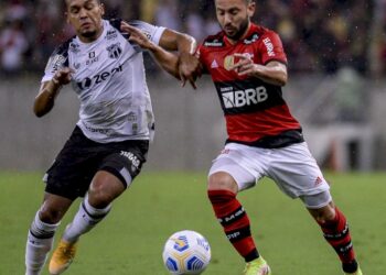 Separados por um ponto, Santos e Flamengo duelam pelo Brasileiro