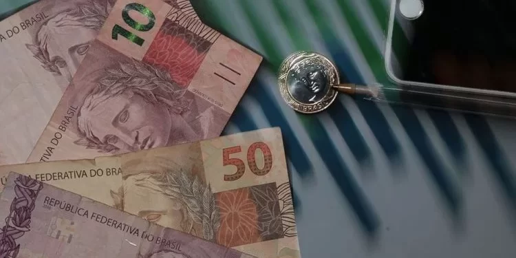 Além de combustíveis e energia, conta de celular também terá desconto