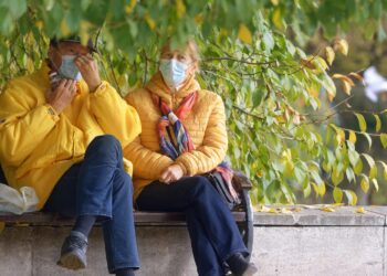 Pandemia reduz expectativa de vida global, que crescia havia cerca de cinco décadas