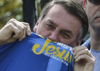 Bolsonaro evoca ‘guerra do bem contra o mal’ em discurso na Marcha para Jesus