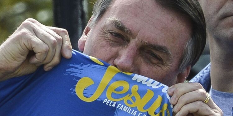 Bolsonaro evoca ‘guerra do bem contra o mal’ em discurso na Marcha para Jesus