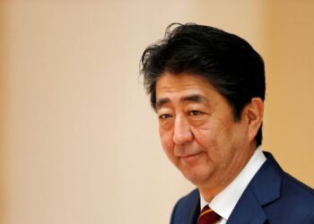 Ex-premiê Abe Shinzo é sepultado em Tóquio