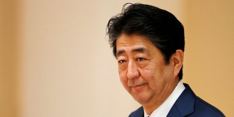 Ex-premiê Abe Shinzo é sepultado em Tóquio