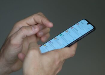 Anatel faz consulta pública para padronizar carregadores de celular