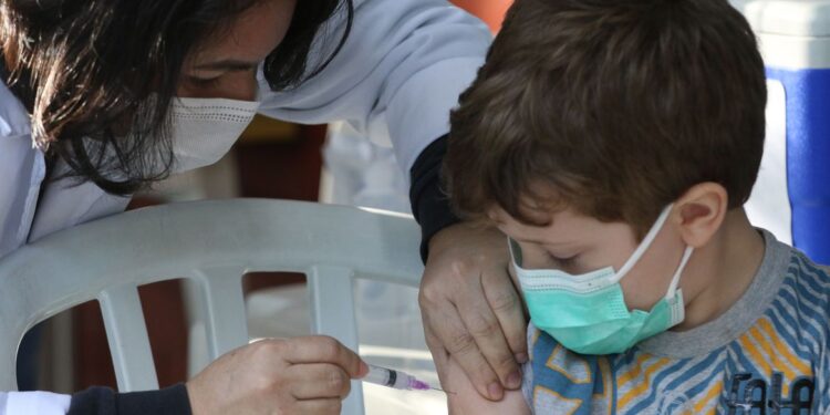 Fortaleza e mais cinco capitais começaram a vacinar crianças de 3 a 5 anos contra a Covid
