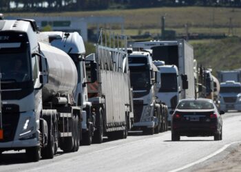 Caminhoneiros já podem fazer autodeclaração para receber benefício