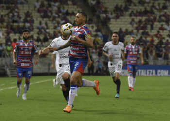 Corinthians perde para Fortaleza e vê Palmeiras mais distante na liderança