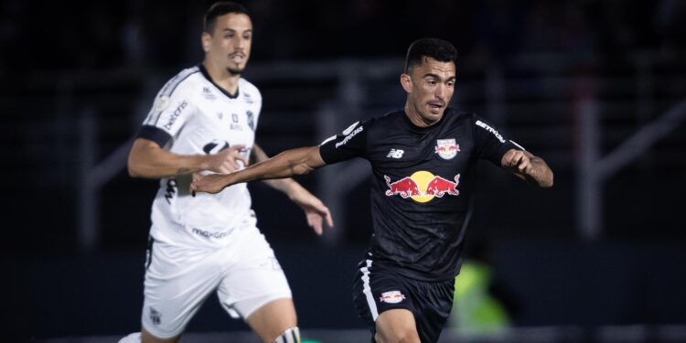 Ceará e Bragantino empatam em 1 a 1 em jogo com quatro cobranças de pênalti