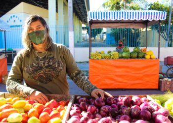 Dia do Feirante: data homenageia profissionais que movimentam a economia de feiras e mercados