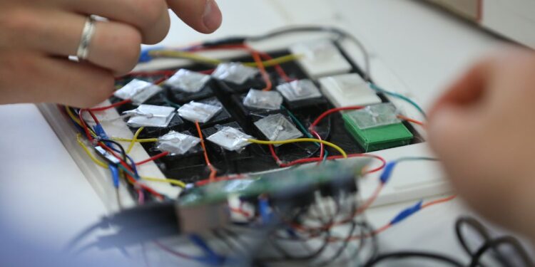 Equipe da PF começa a inspecionar códigos-fonte da urna eletrônica