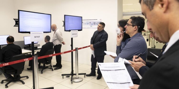 TSE começa cerimônia de assinatura e lacração dos sistemas eleitorais