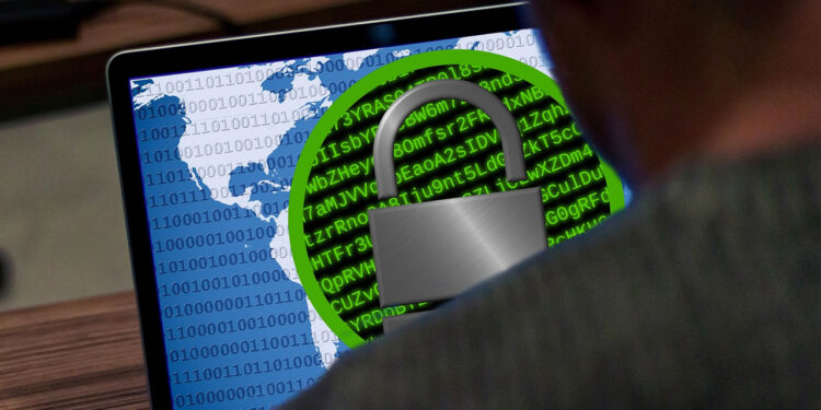 Câmara aprova PL que pune Câmara cometidos por meio de redes sociais