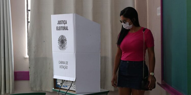 Eleições 2022 mantém maioria do eleitorado feminina, com 53%