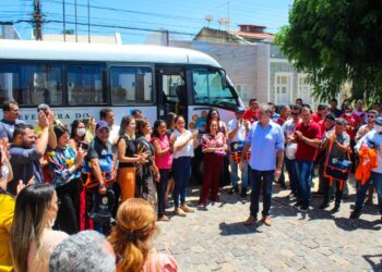 Aracati reequipa UBSs e Agentes de Saúde e recebe novo ônibus para hemodiálise