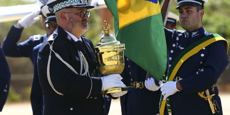 Emprestado para festejo, coração de D. Pedro I chega ao Brasil
