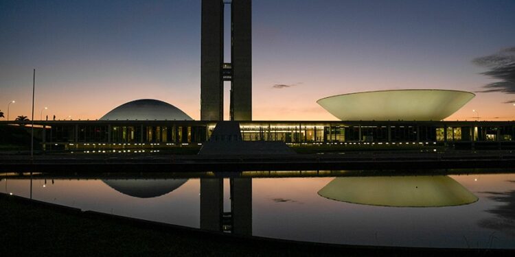 Apenas 12 senadores em fim de mandato concorrem à reeleição