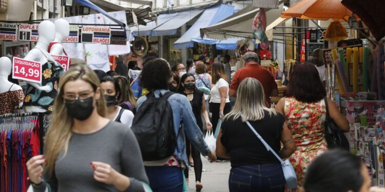 Pequenos negócios geram 72% das vagas de emprego no primeiro semestre