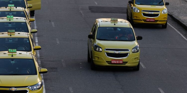 Prefeituras farão cadastro para o auxílio taxista