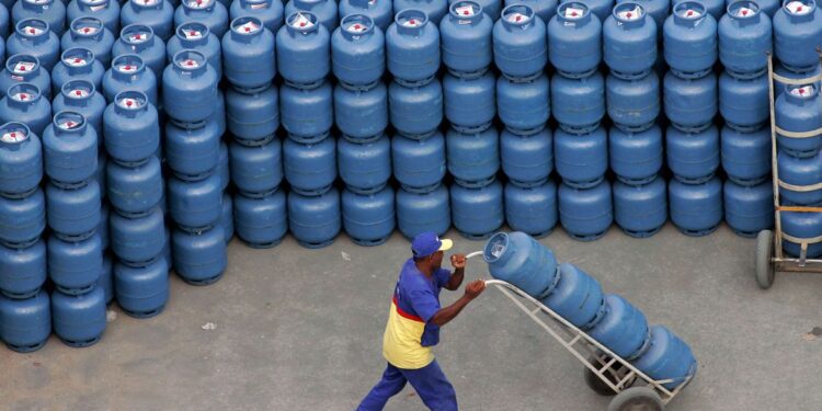 Petrobras anuncia nova redução no preço do GLP para as distribuidoras