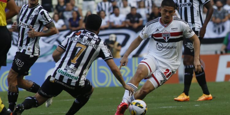 São Paulo vence o Ceará e abre seis pontos para a zona do rebaixamento