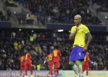 Brasil vence Gana em penúltimo amistoso antes da Copa